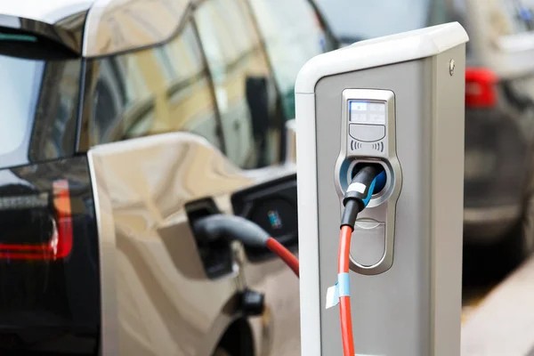 未來趨勢(shì)：汽車充電樁行業(yè)發(fā)展與機(jī)遇